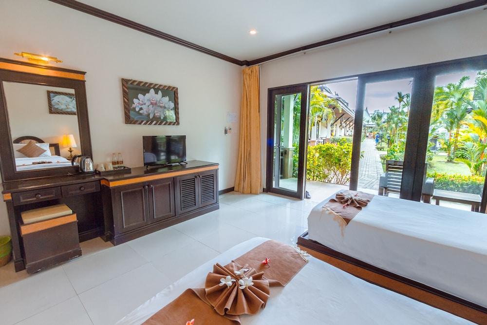 Airport Resort Phuket Nai Yang Beach Екстериор снимка