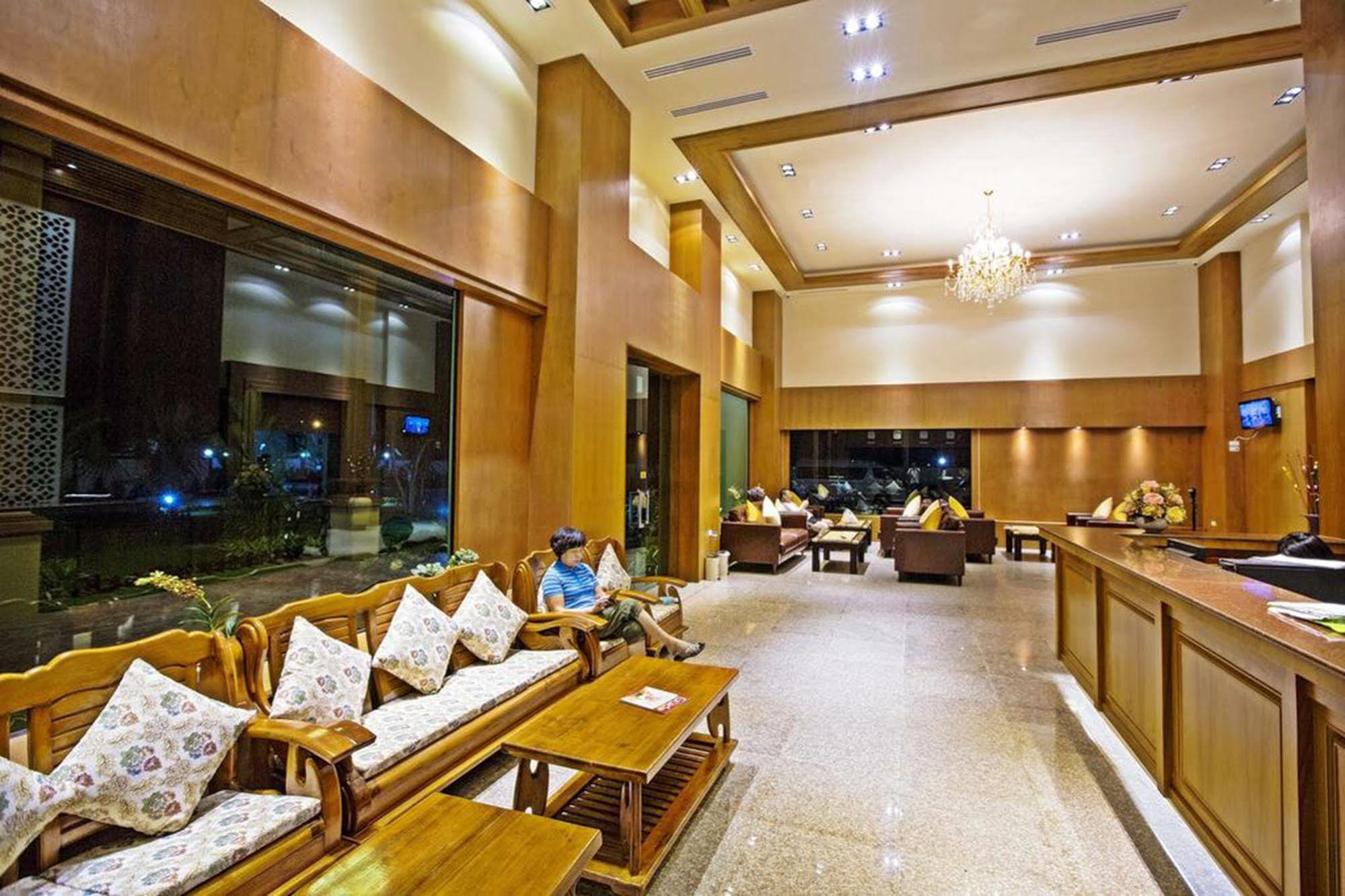 Airport Resort Phuket Nai Yang Beach Екстериор снимка